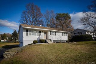 17 Andover Lane, Poughkeepsie, NY 12601