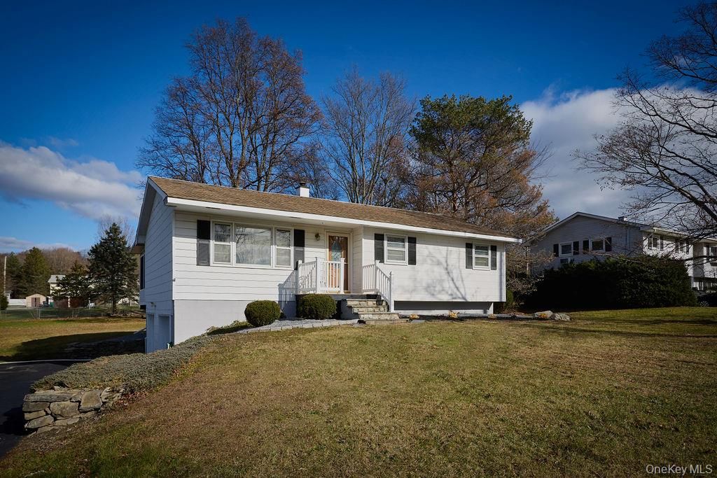 17 Andover Lane, Poughkeepsie, NY 12601