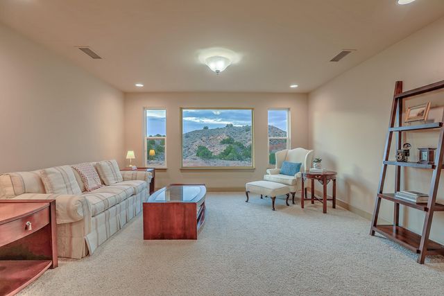 2305 Desert View Road NE, Rio Rancho, NM 87144