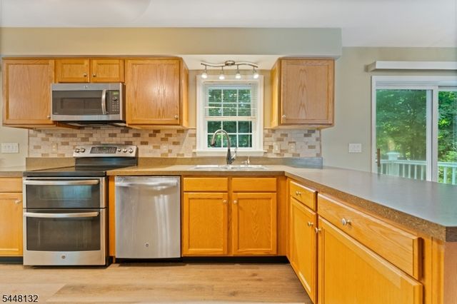 313 Brown Trl, Hopatcong Boro, NJ 07843