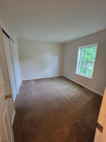313 Brown Trl, Hopatcong Boro, NJ 07843
