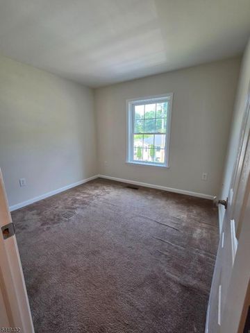 313 Brown Trl, Hopatcong Boro, NJ 07843