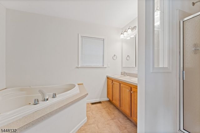 313 Brown Trl, Hopatcong Boro, NJ 07843