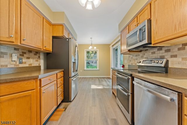 313 Brown Trl, Hopatcong Boro, NJ 07843