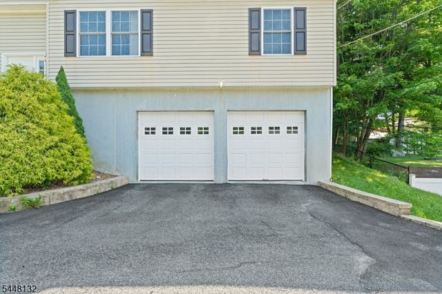 313 Brown Trl, Hopatcong Boro, NJ 07843