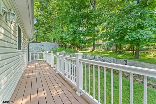 313 Brown Trl, Hopatcong Boro, NJ 07843