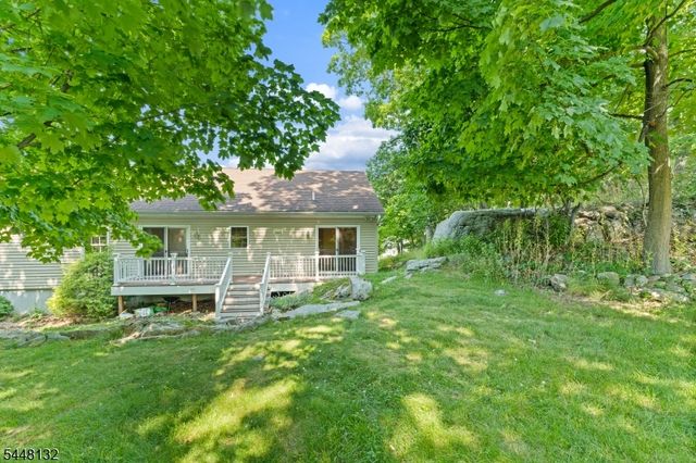 313 Brown Trl, Hopatcong Boro, NJ 07843