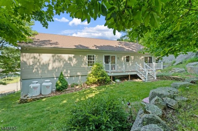313 Brown Trl, Hopatcong Boro, NJ 07843