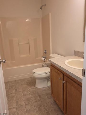 313 Brown Trl, Hopatcong Boro, NJ 07843