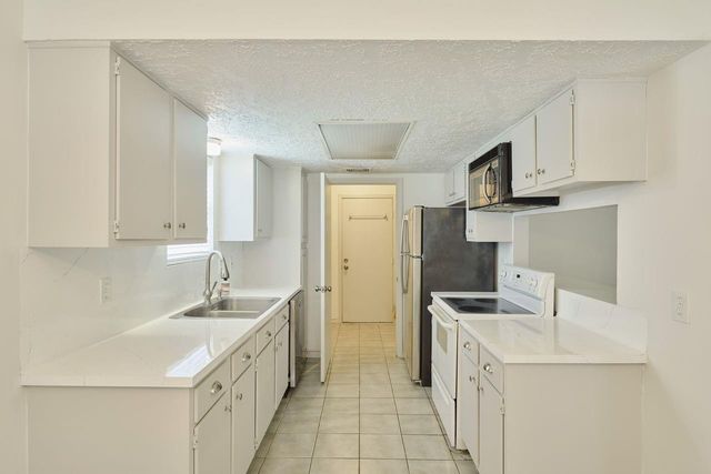 619 Pinewood Drive, Conroe, TX 77385