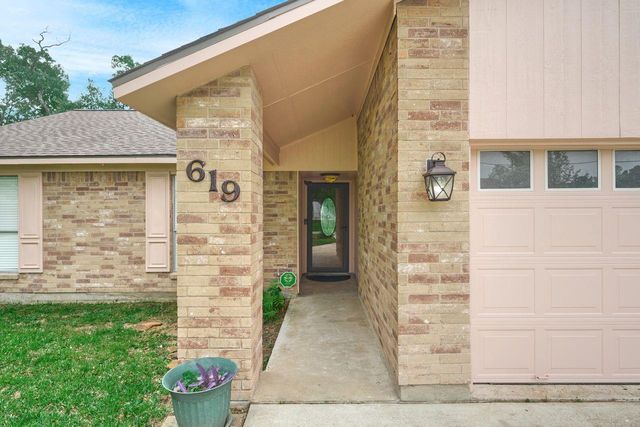 619 Pinewood Drive, Conroe, TX 77385