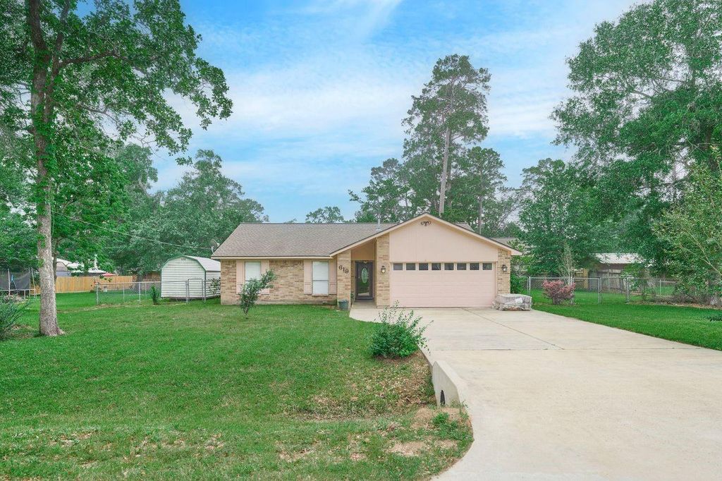 619 Pinewood Drive, Conroe, TX 77385