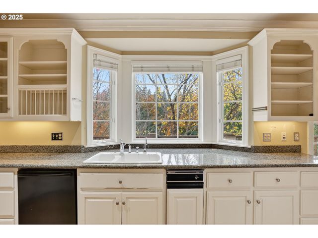 1517 Nw MORGAN Ln, Portland, OR 97229