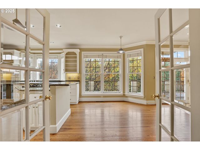 1517 Nw MORGAN Ln, Portland, OR 97229