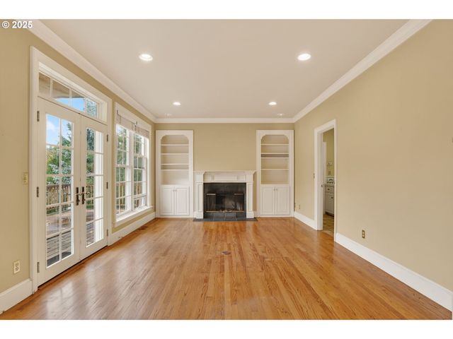 1517 Nw MORGAN Ln, Portland, OR 97229