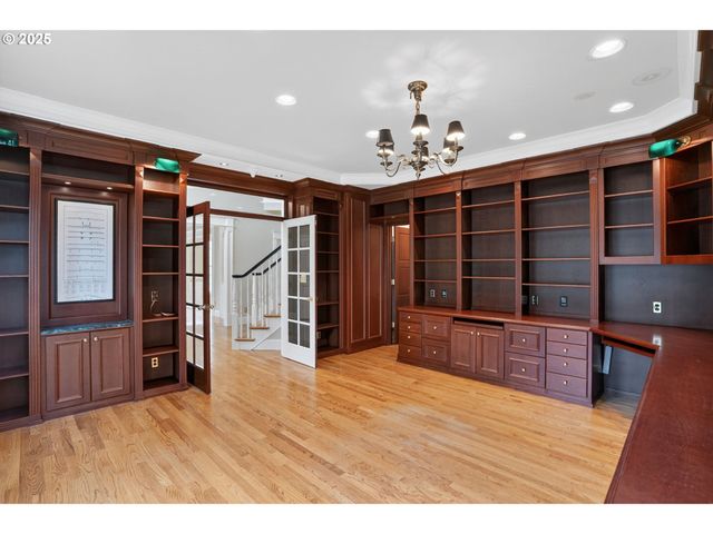 1517 Nw MORGAN Ln, Portland, OR 97229