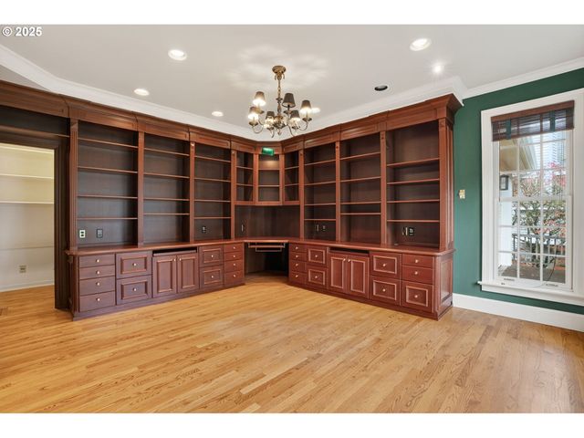 1517 Nw MORGAN Ln, Portland, OR 97229