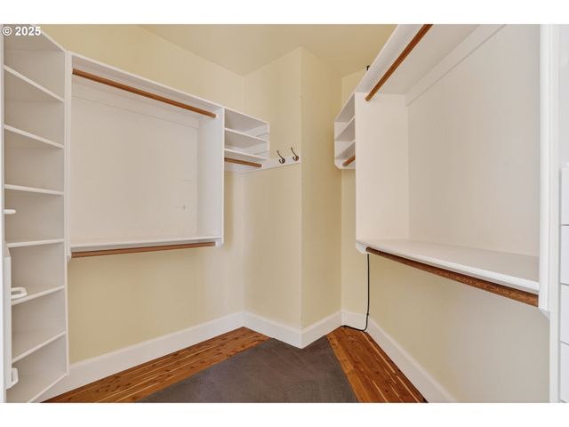 1517 Nw MORGAN Ln, Portland, OR 97229