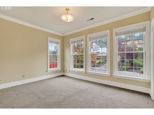 1517 Nw MORGAN Ln, Portland, OR 97229