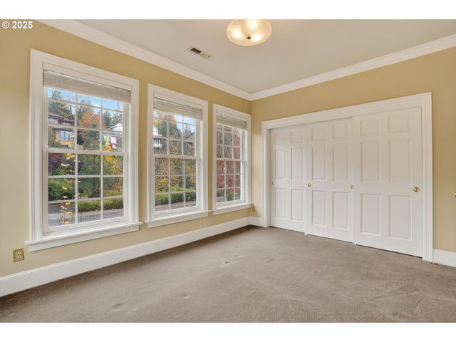 1517 Nw MORGAN Ln, Portland, OR 97229