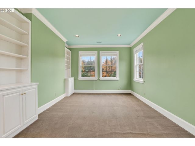 1517 Nw MORGAN Ln, Portland, OR 97229