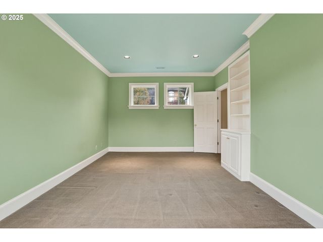 1517 Nw MORGAN Ln, Portland, OR 97229