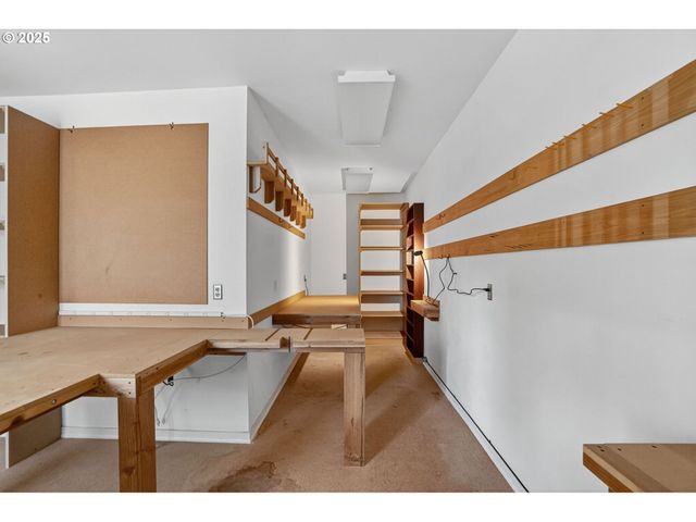 1517 Nw MORGAN Ln, Portland, OR 97229