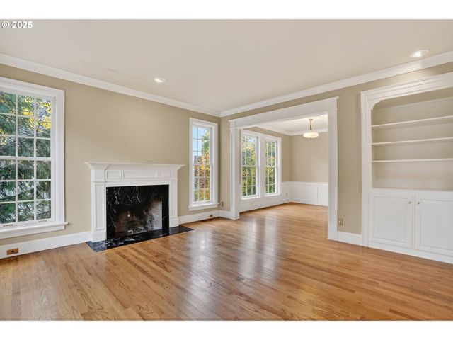 1517 Nw MORGAN Ln, Portland, OR 97229