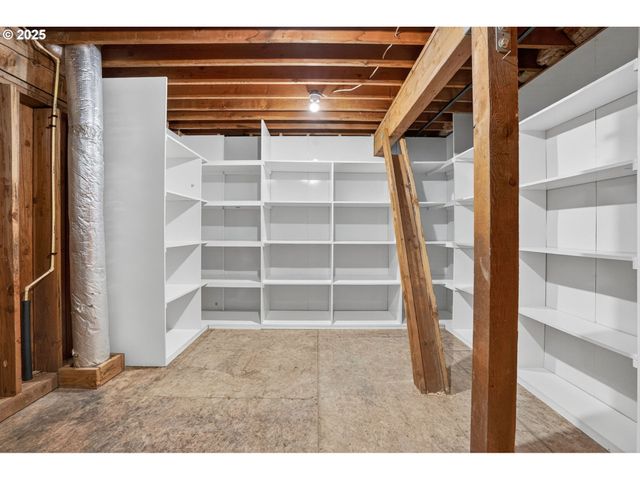 1517 Nw MORGAN Ln, Portland, OR 97229