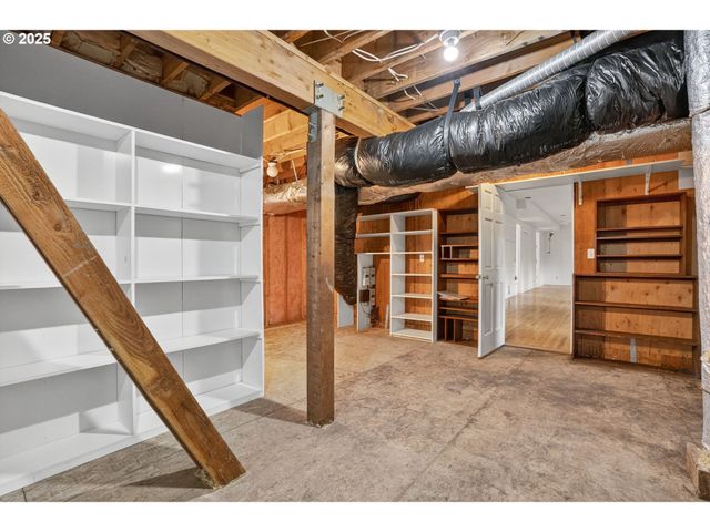 1517 Nw MORGAN Ln, Portland, OR 97229