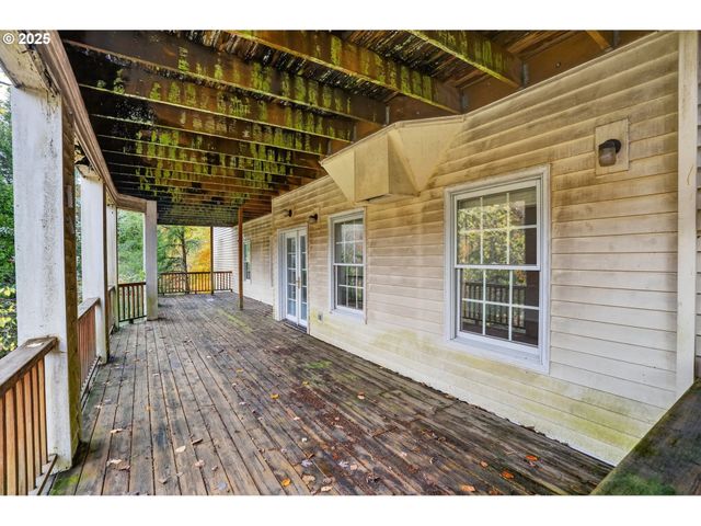 1517 Nw MORGAN Ln, Portland, OR 97229