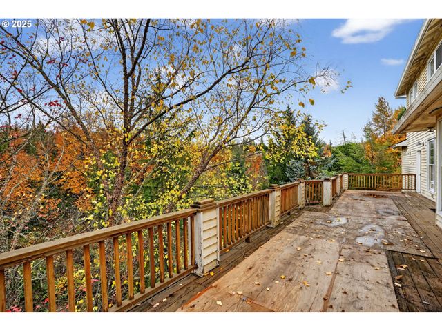 1517 Nw MORGAN Ln, Portland, OR 97229