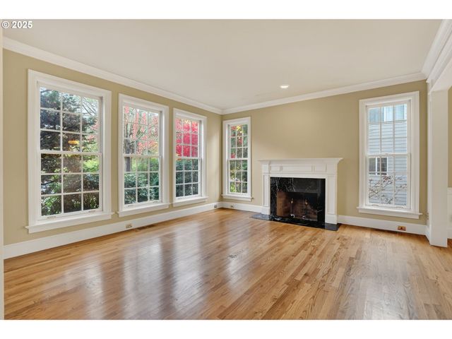 1517 Nw MORGAN Ln, Portland, OR 97229