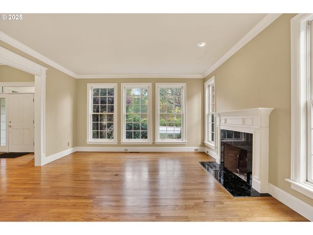 1517 Nw MORGAN Ln, Portland, OR 97229