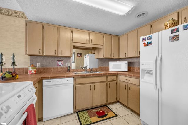 144 Lake Ridge Drive, Ninety Six, SC 29666