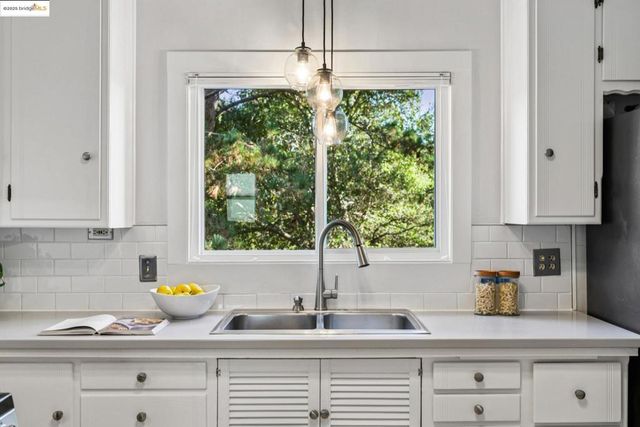 4539 Pampas Ave, Oakland, CA 94619