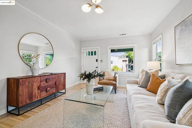 4539 Pampas Ave, Oakland, CA 94619