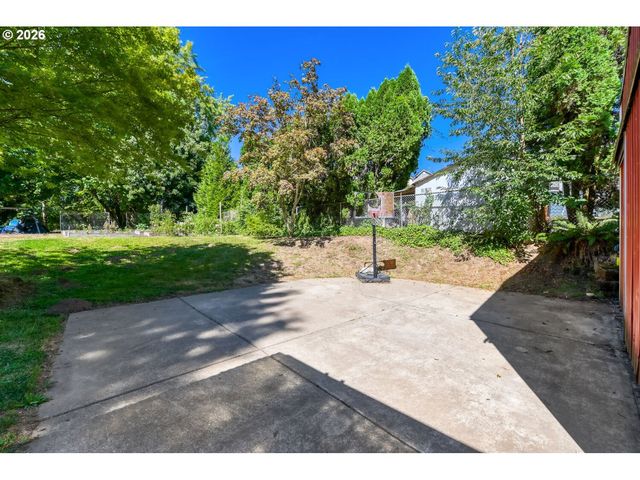5717 Se SALQUIST Rd, Gresham, OR 97080
