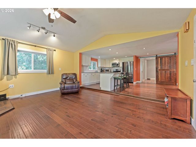 5717 Se SALQUIST Rd, Gresham, OR 97080