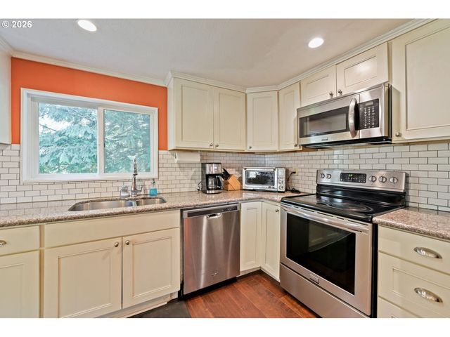 5717 Se SALQUIST Rd, Gresham, OR 97080