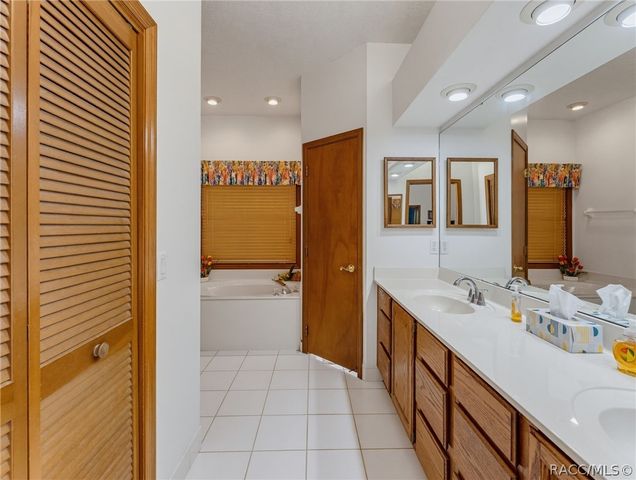 2961 W Plantation Pines Court, Lecanto, FL 34461