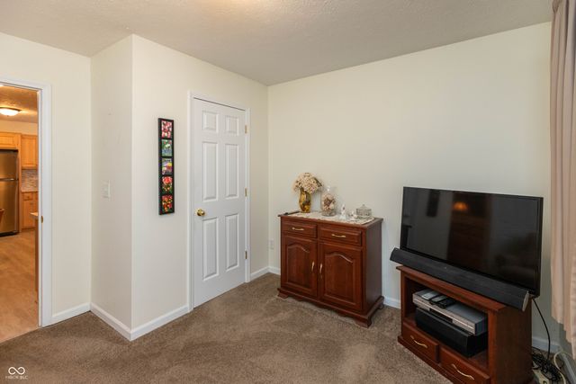 8038 Sydney Lane, Avon, IN 46123