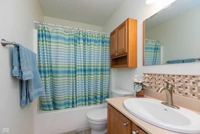 8038 Sydney Lane, Avon, IN 46123