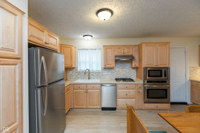 8038 Sydney Lane, Avon, IN 46123