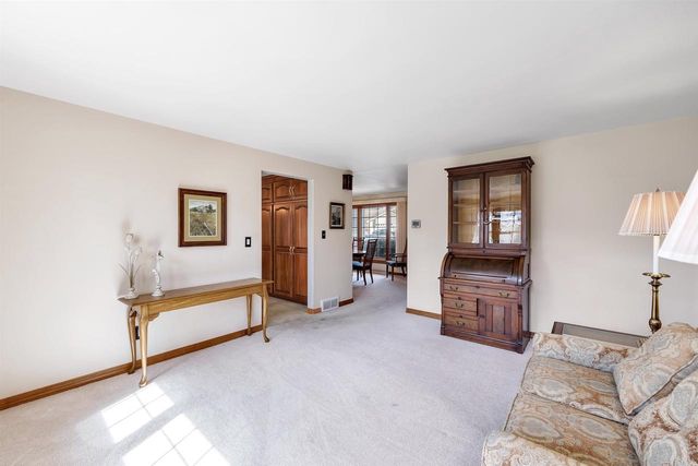 504 SOMERSET DRIVE, Green Bay, WI 54301