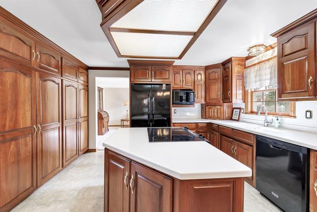 504 SOMERSET DRIVE, Green Bay, WI 54301