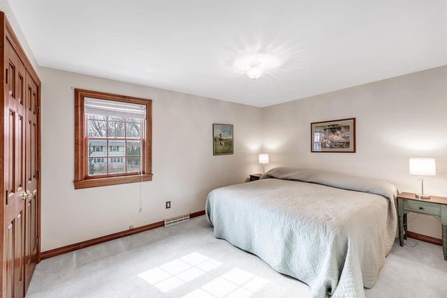 504 SOMERSET DRIVE, Green Bay, WI 54301