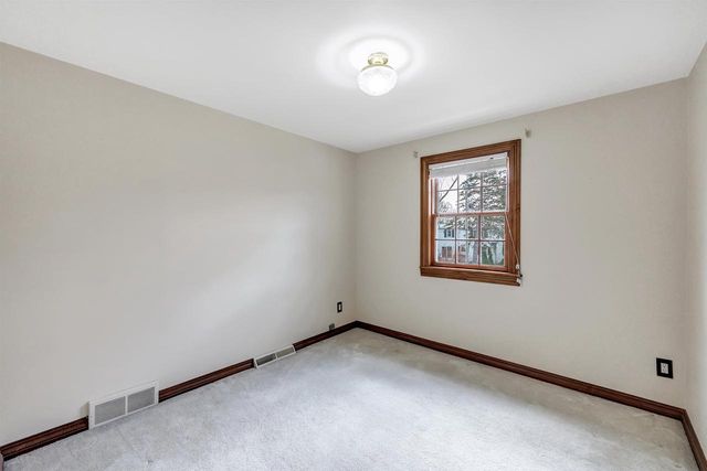 504 SOMERSET DRIVE, Green Bay, WI 54301