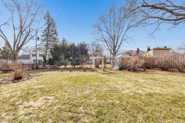 504 SOMERSET DRIVE, Green Bay, WI 54301