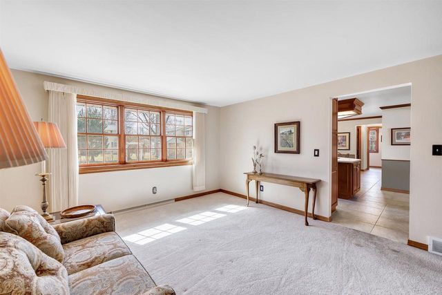 504 SOMERSET DRIVE, Green Bay, WI 54301